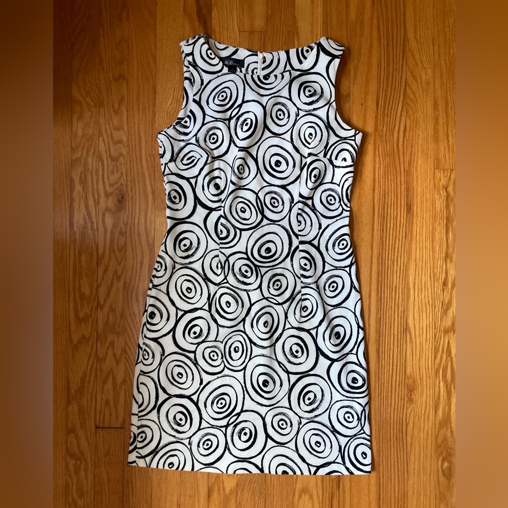 Black & White Swirl Dress 🖤🤍🖤🤍 - Picture 4 of 4